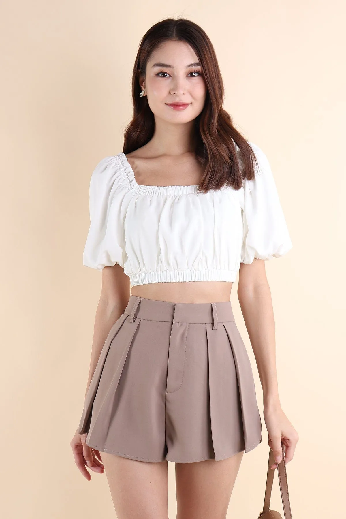 LUCERNE PLEATED SHORTS IN KHAKI